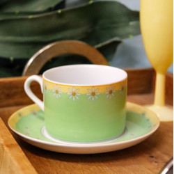 TEA CUPS IN LIGHT GREEN  WITH DAISIES